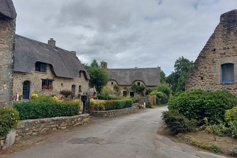 01_Plougoumelen_900x600px